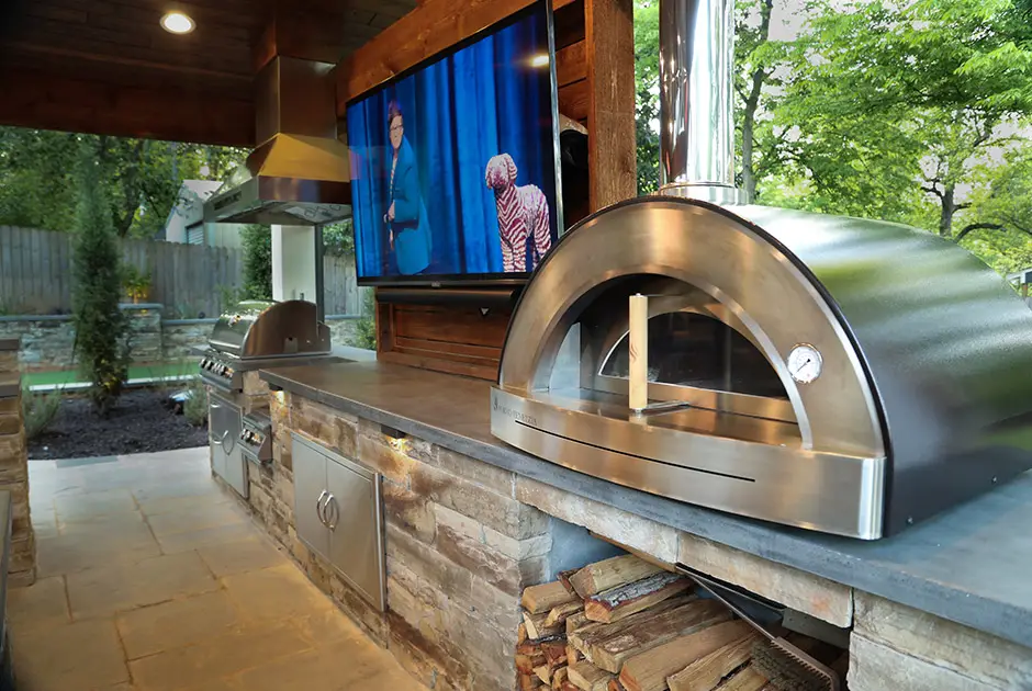 Outdoor Makeover : Blaze-Charcoal-Grill-Outdoor-Kitchen