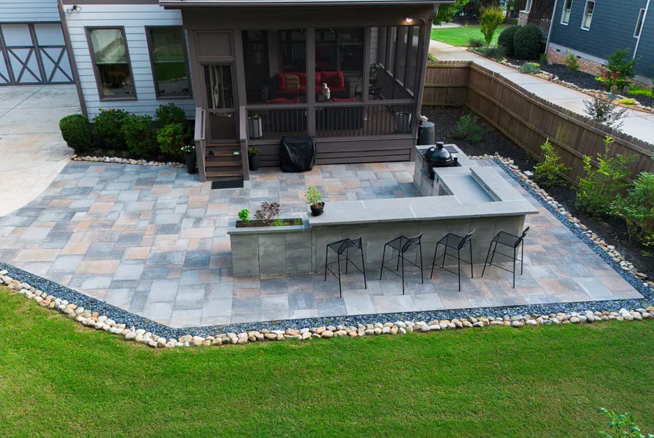 Outdoor Makeover : Hardscape-With-Outdoor-kitchen