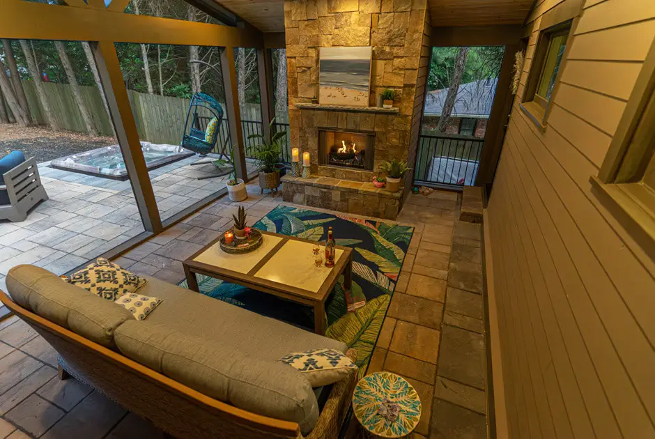Outdoor Makeover : Horizontal-Fireplace