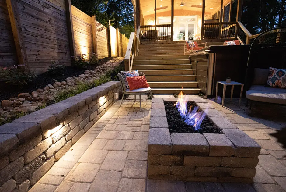 Outdoor Makeover : Modern-Fire-pit-with-lighting