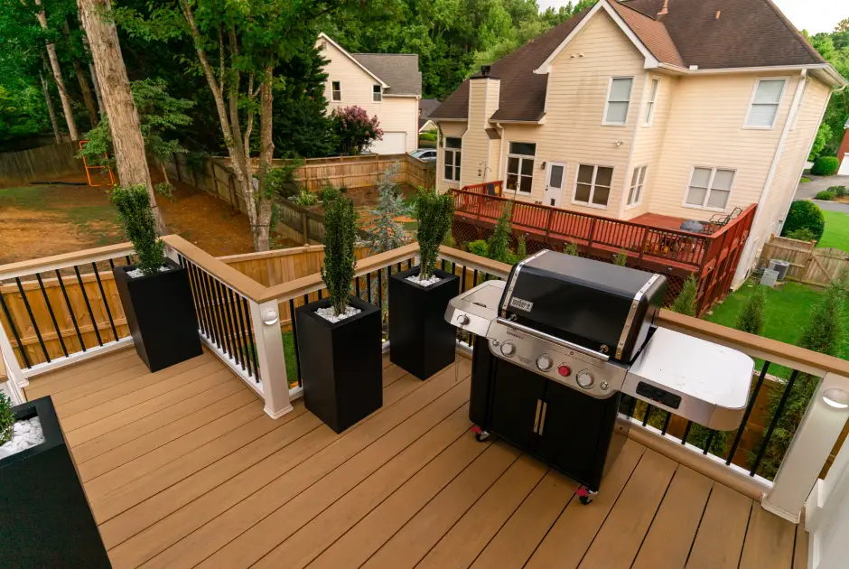 Outdoor Makeover: Covered-Deck-With-Outdoor-Kitchen-Ideas